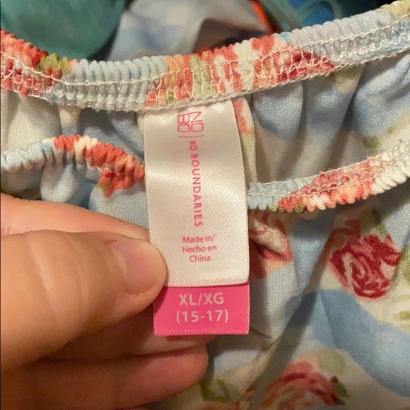 Cold-shoulder Blouse - Picture 2 of 2